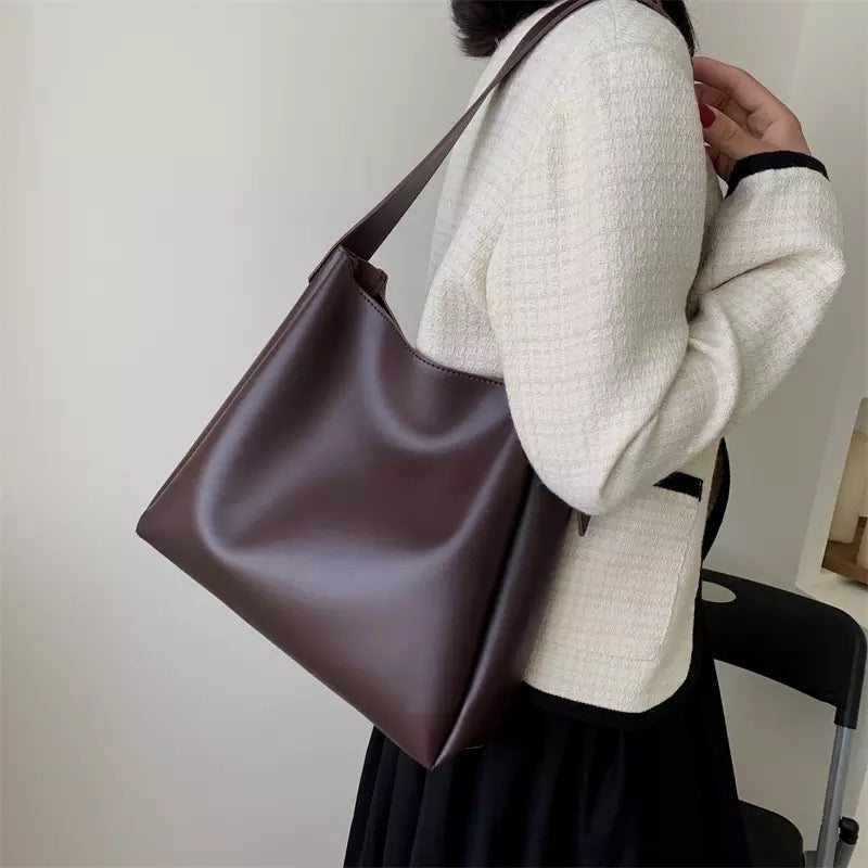 LILY - SPACIOUS BAG